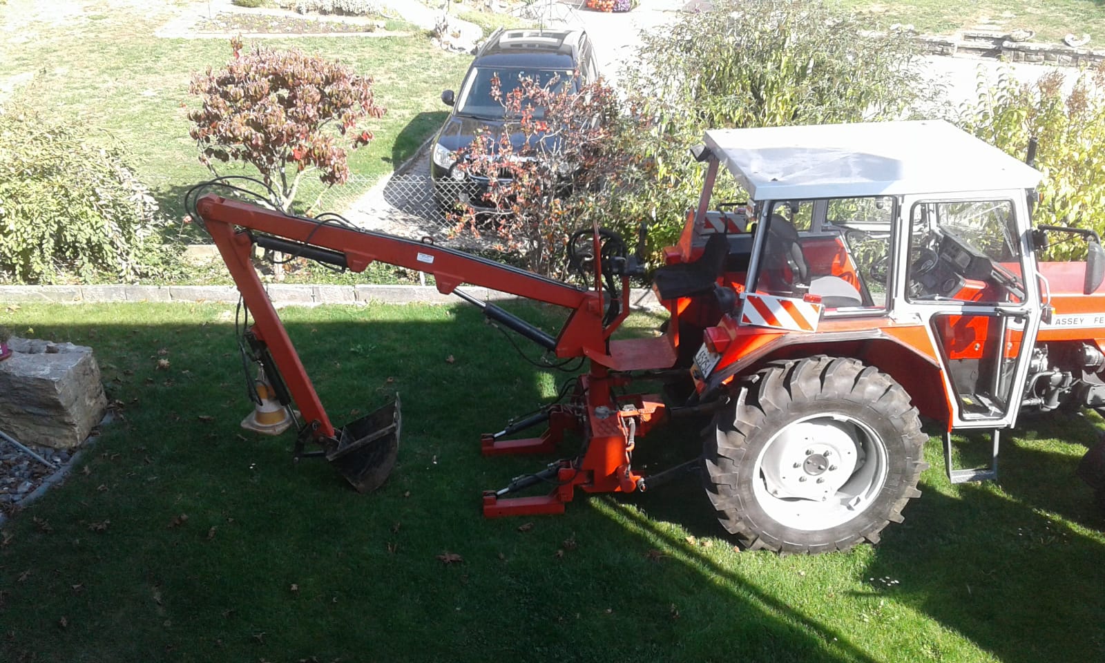 Traktor mit Heckbagger Traktor mit Heckbagger
